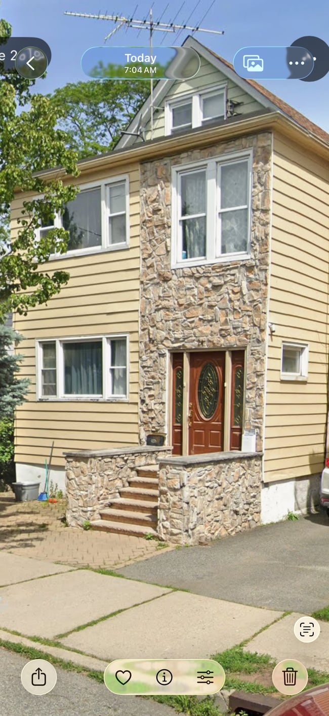 Building Photo - 24 Hillman St Unit 2 nd floor