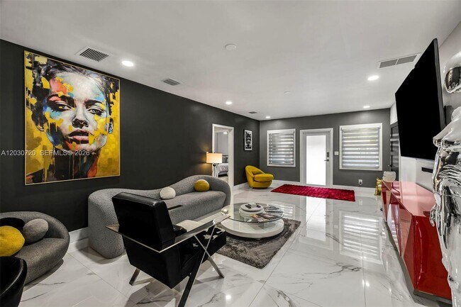 Photo - 285 NW 45th St