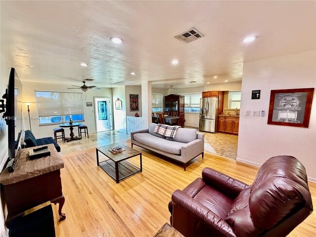 Photo - 45 SE 14th St Unit 1