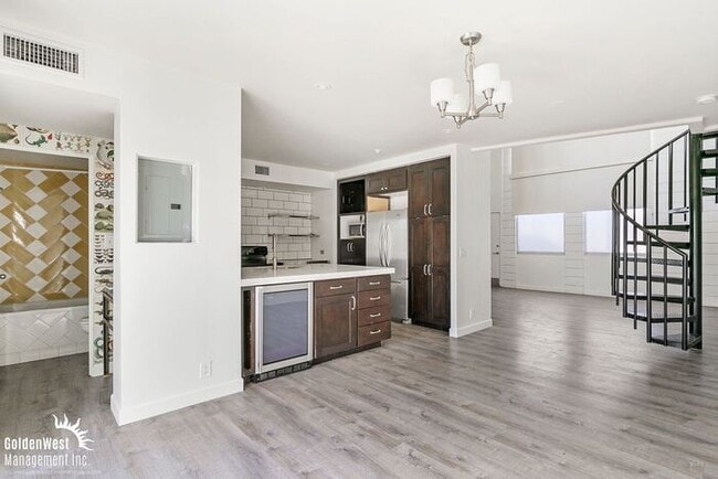 Building Photo - Stylish 1Bdm 2Ba Loft in Uptown Phoenix with Private Yard! Unit D3