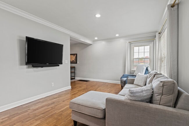 1235 W 79th St