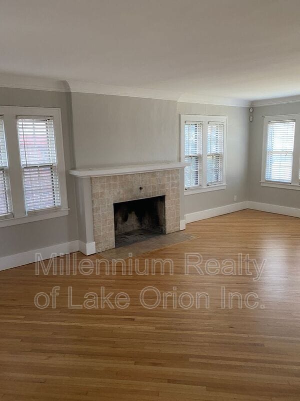 Photo - 74 E Iroquois Rd