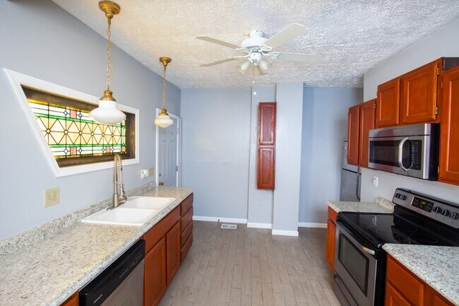 Photo - 621 Bakewell St