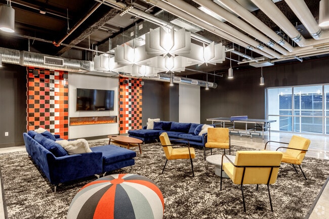 Lounge & Game Room