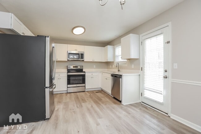 Photo - 204 Deerlake Dr