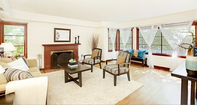 Sala de estar - 14526 Evanston Ave N