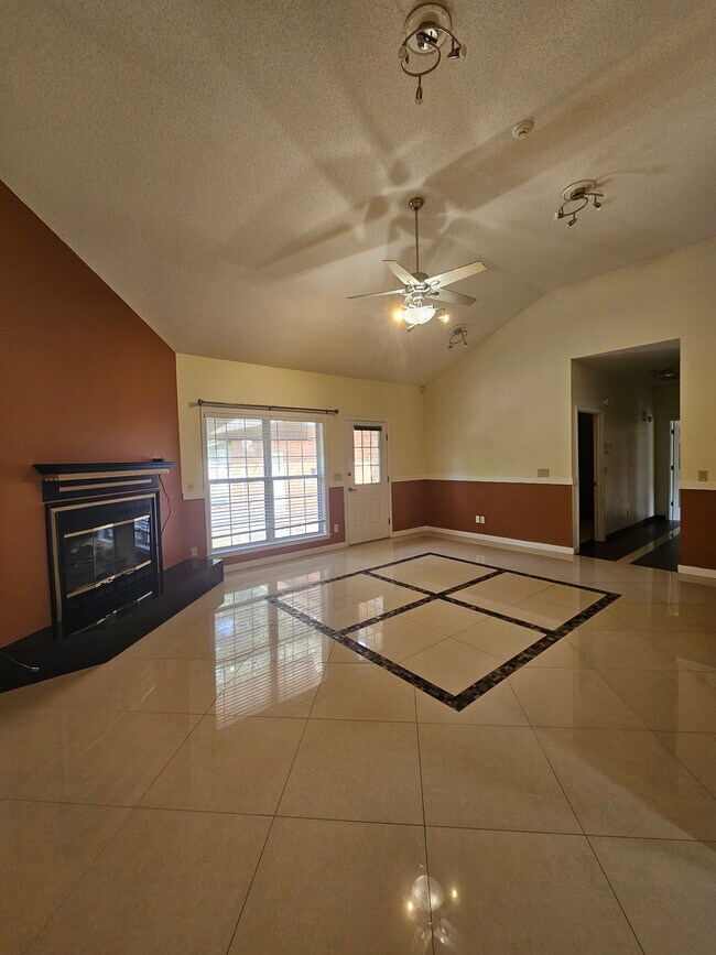 380 Tremaine