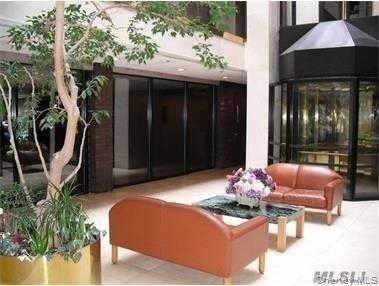 Building Photo - 123 Middle Neck Rd Unit 304-5