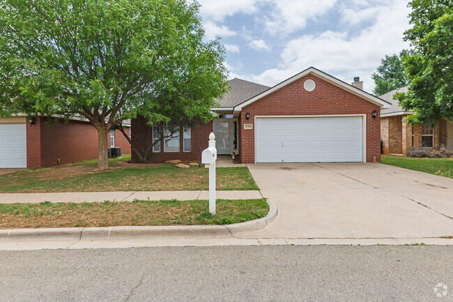 Building Photo - Charming North Lubbock Home with Spacious ...