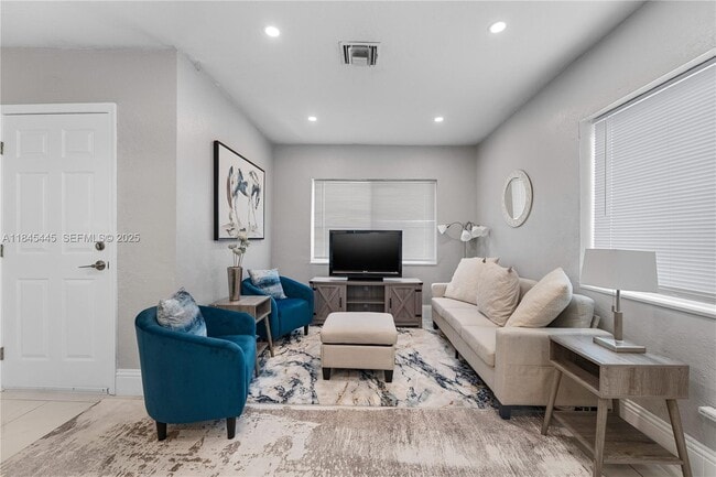 Photo - 2227 Cody St