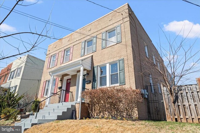Photo - 5342 Ames St NE