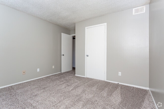 2BR,1BA-860SF