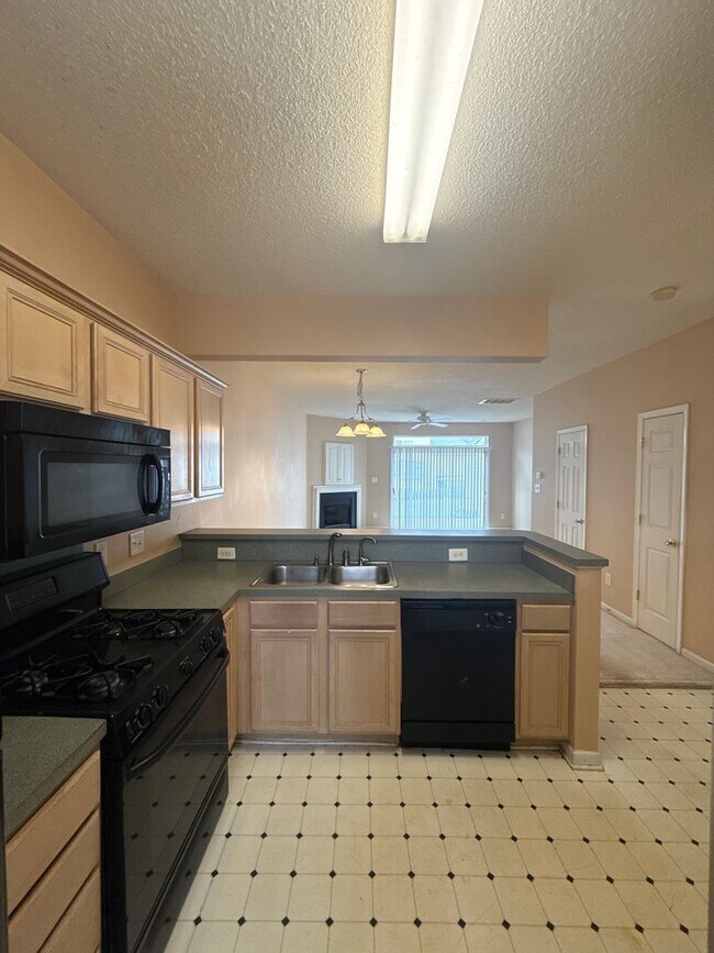 Photo - Townhouse Ready to Lease in Oakhurst Community