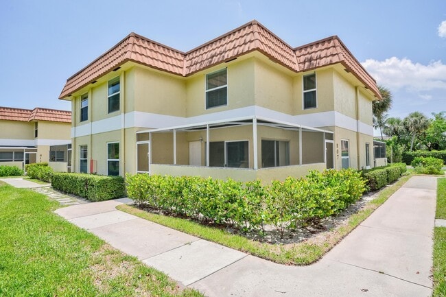 Building Photo - 717 S US Hwy 1 Rental