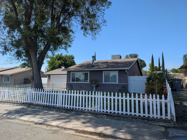 Building Photo - 2689 Forestview Dr
