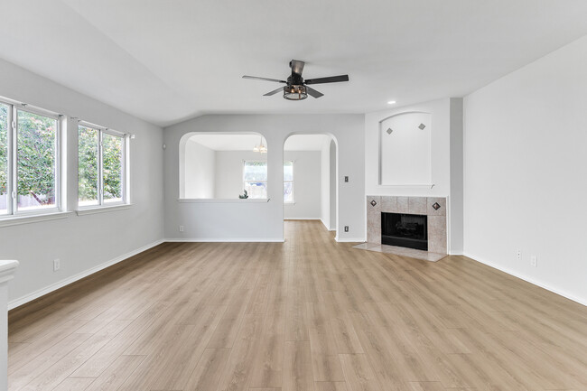 Living Room - 7314 Kingsland House