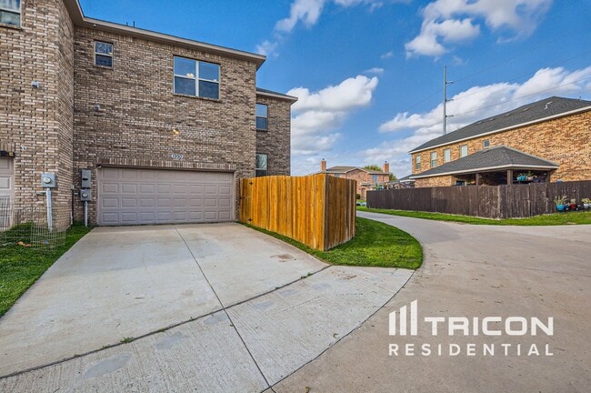 Photo - 1990 Timber Oaks Dr