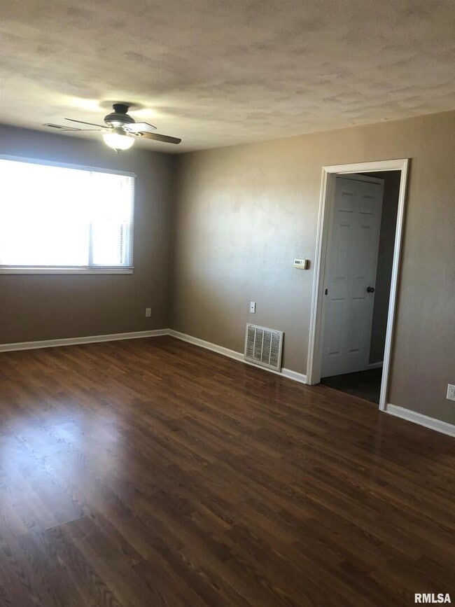 Photo - 1326 E 38th St