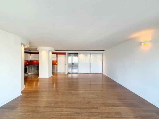 Photo - 211 E Ohio St