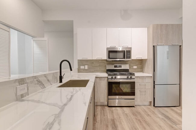 Photo - 100 E 14th St Unidad 304