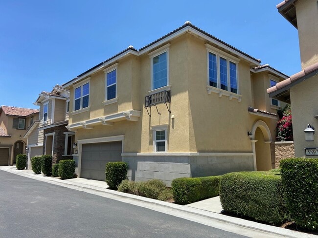 Cozy 3 Bedroom and 2.5 Bath home in Eastvale! - Cozy 3 Bedroom and 2.5 Bath home in Eastvale!