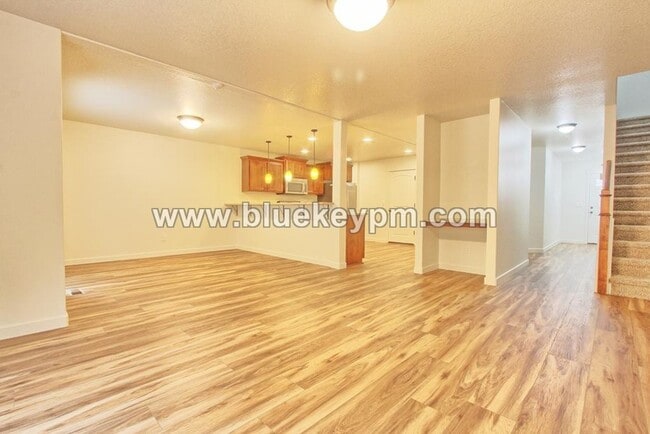 121 N 42nd Pl