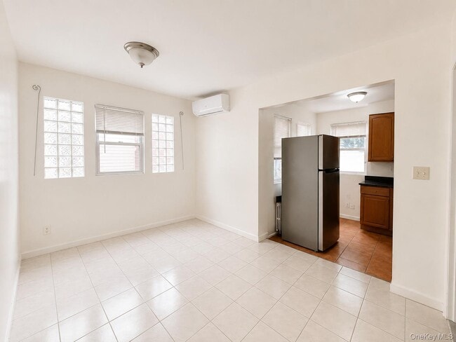 Photo - 77-18 169th St Unit 1fl