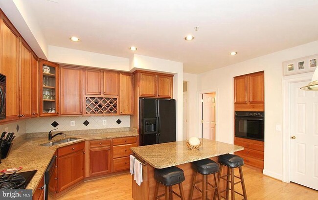 Building Photo - 537 Longhorn Crescent