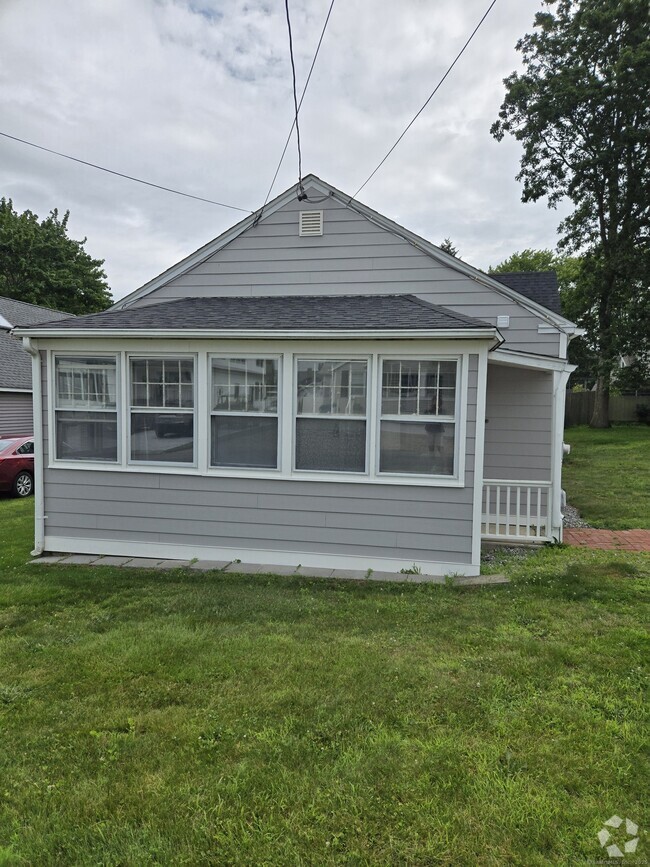 Building Photo - 38 Mohican Rd Rental