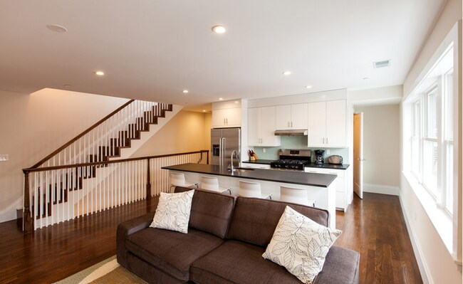 Photo - 14 E Springfield St