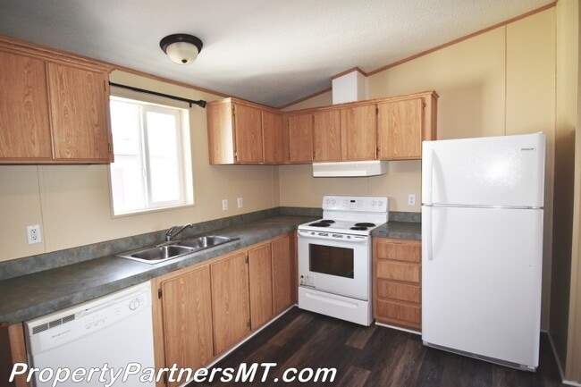 Building Photo - 3 Bed 2 Bath - Updated modular house!