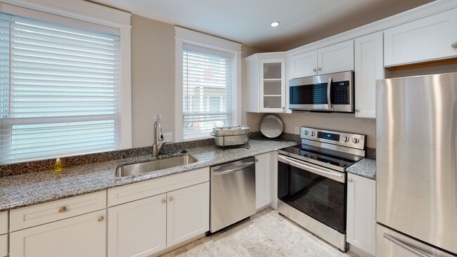 Photo - 4BR/3BA Cottage Near UTK | Student Friendl...