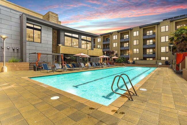 Photo - One Hundred Grand