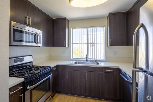 1BR, 1BA Kitchen