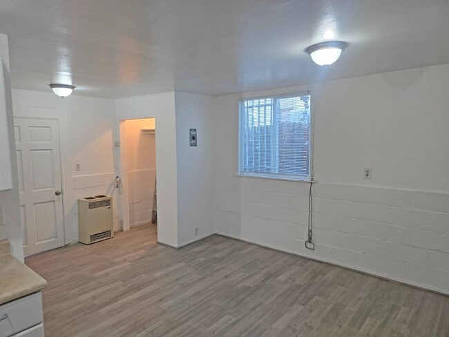 Building Photo - 13801 S Vermont Ave