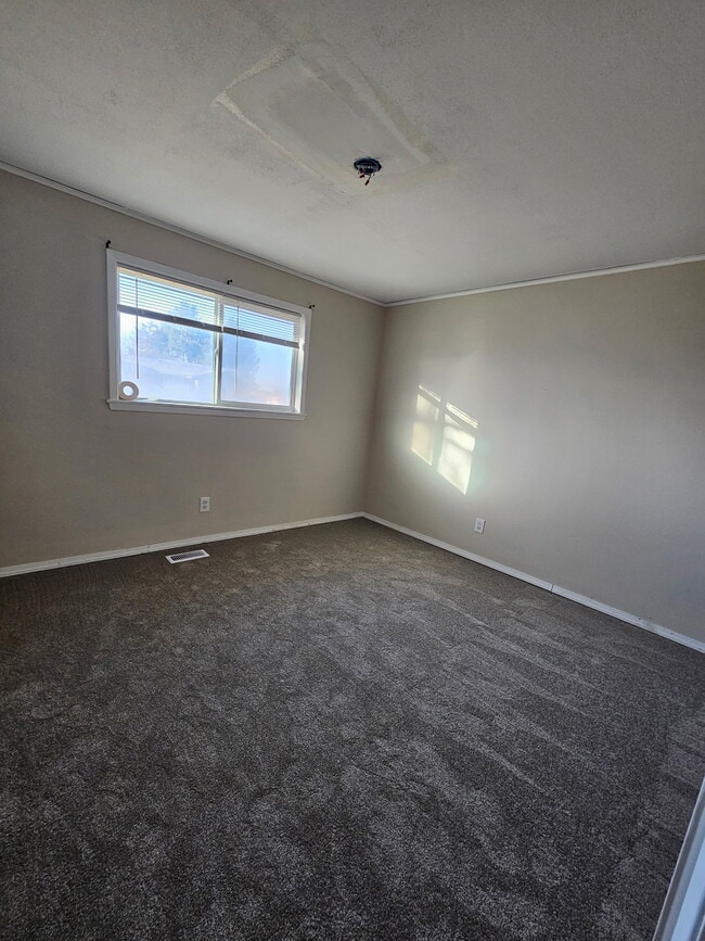 Photo - 180 NW Wilson Cir