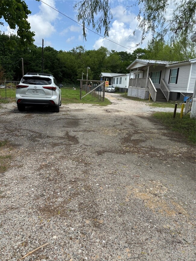 Photo - 4915 Apache Ln