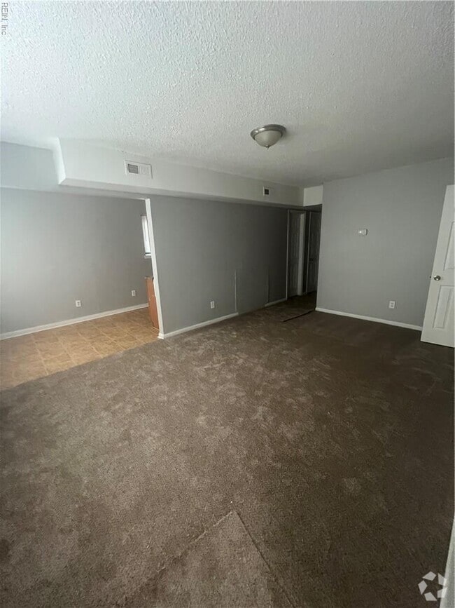 Building Photo - 629 W 28th St Unit C Rental