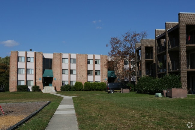 College Park Apartments