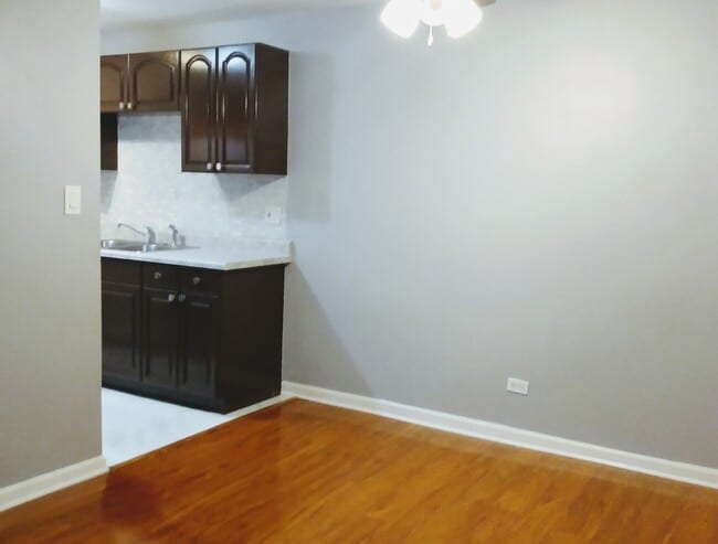 Building Photo - 570 Mesa Dr Unit 205