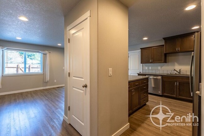 Photo - 7415 NE 136th Ave