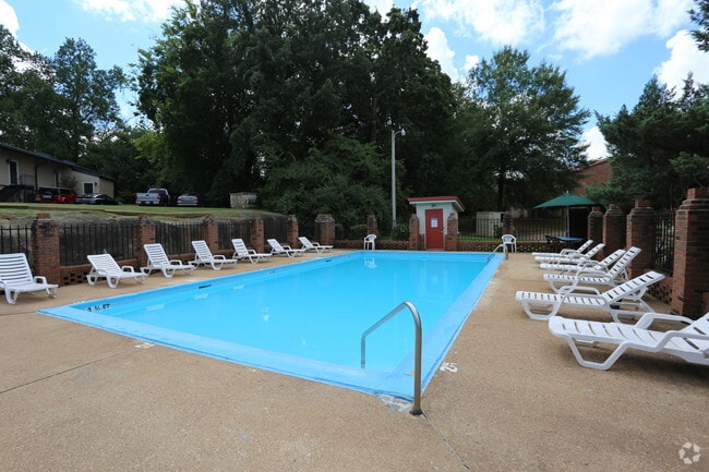 Four Seasons Apartments