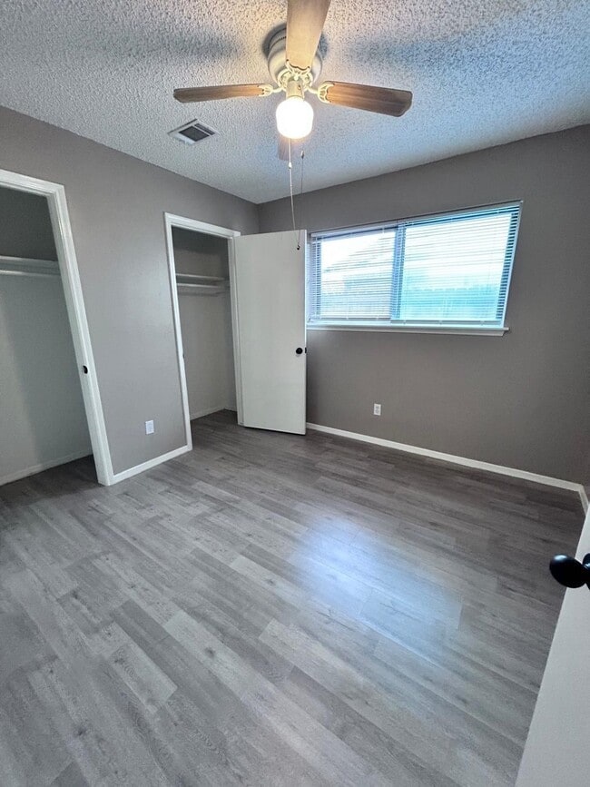 Photo - 4802 24th St E