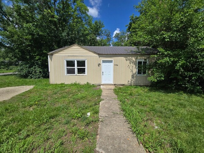 Building Photo - 2 bed 1 bath house!