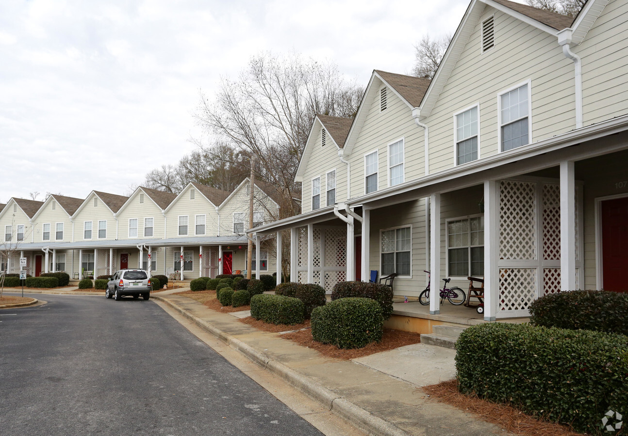 Darden Oaks Townhomes & Apartments - Darden Oaks Townhomes & Apartments