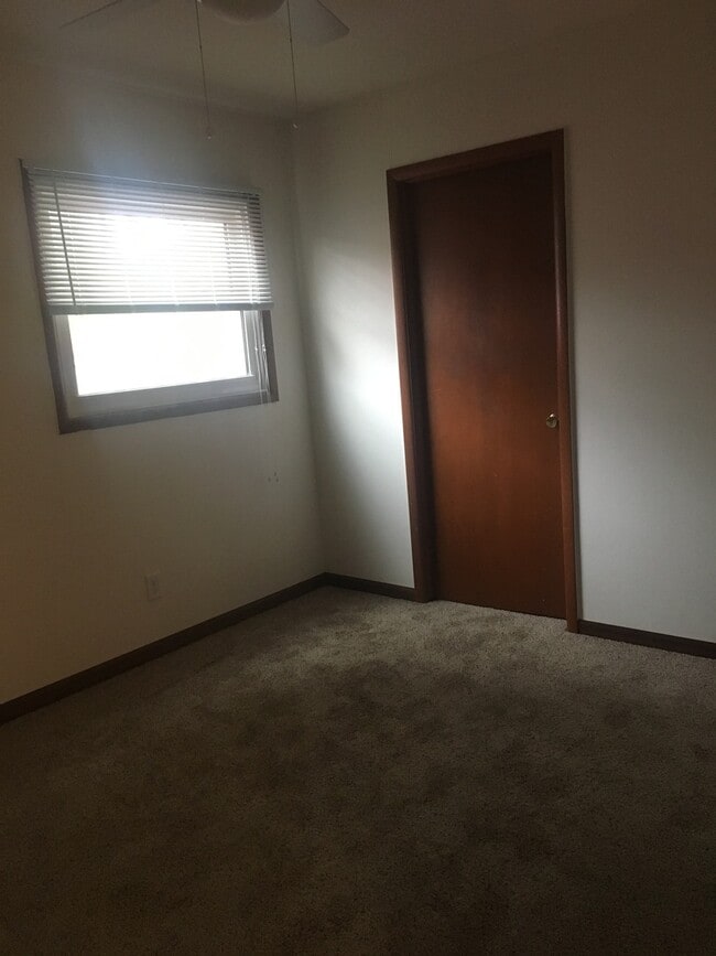 Photo - 2017 Cameron Dr Unidad 2017-02 Right