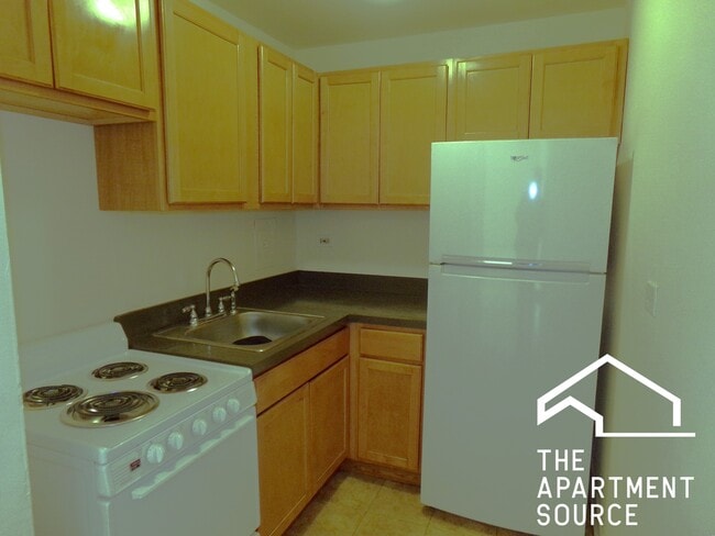 Building Photo - 6006 N Kenmore Ave Unit 307