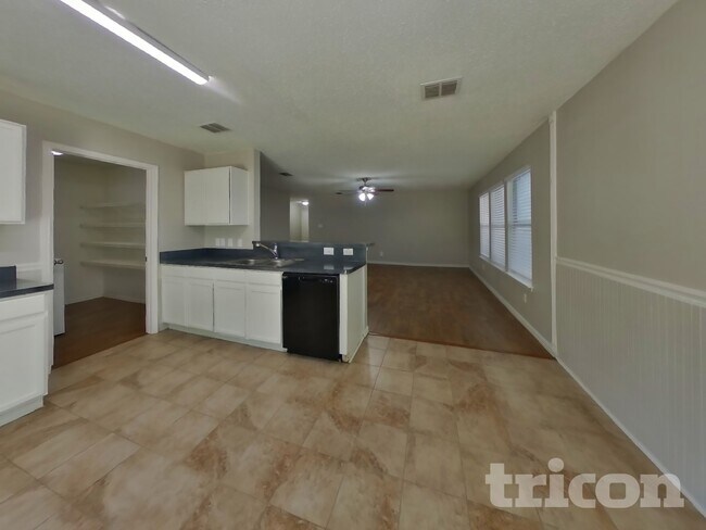 Photo - 1516 Warrington Way