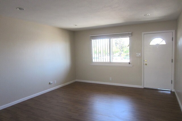 Photo - Spacious Remodeled Upstairs Apartment, 2 Bathrooms, Garage Plus 1, A/C, Balcony! Unit 4