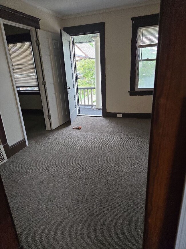 Photo - 2816 E 125th St Unidad 2